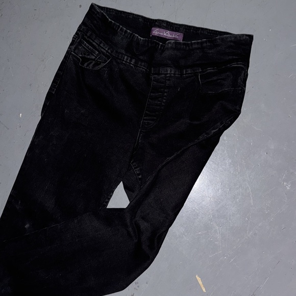 Gloria Vanderbilt jeans - Picture 2 of 5